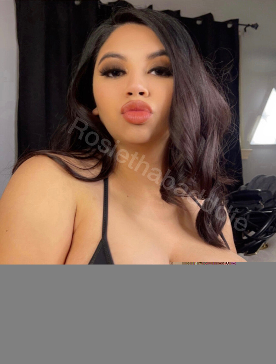 Rosiecheeeks (@rosiecheeeks_), OnlyFans creator