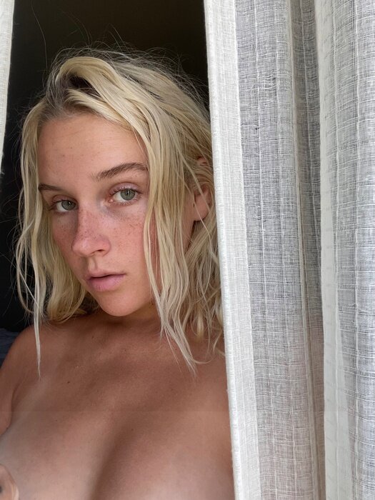 Rosiexxxvip (@rosiexxxvip), OnlyFans creator