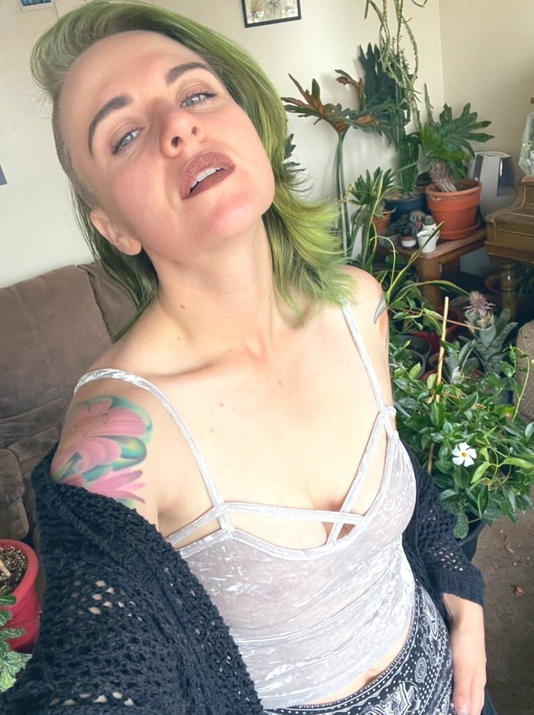 Rowantree (@rowantree), OnlyFans creator