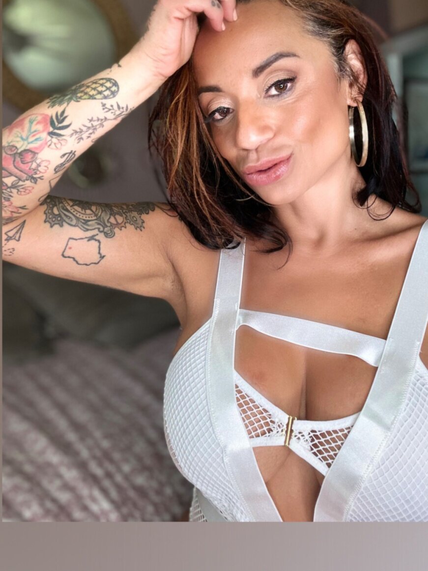 Roxanne534 (@roxanne534), OnlyFans creator