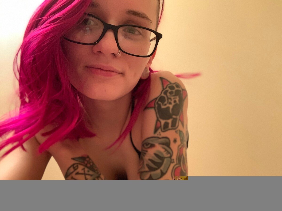 Roxannered (@roxannered), OnlyFans creator