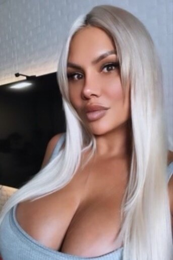 Roxyreyes69 (@roxyreyes69), OnlyFans creator