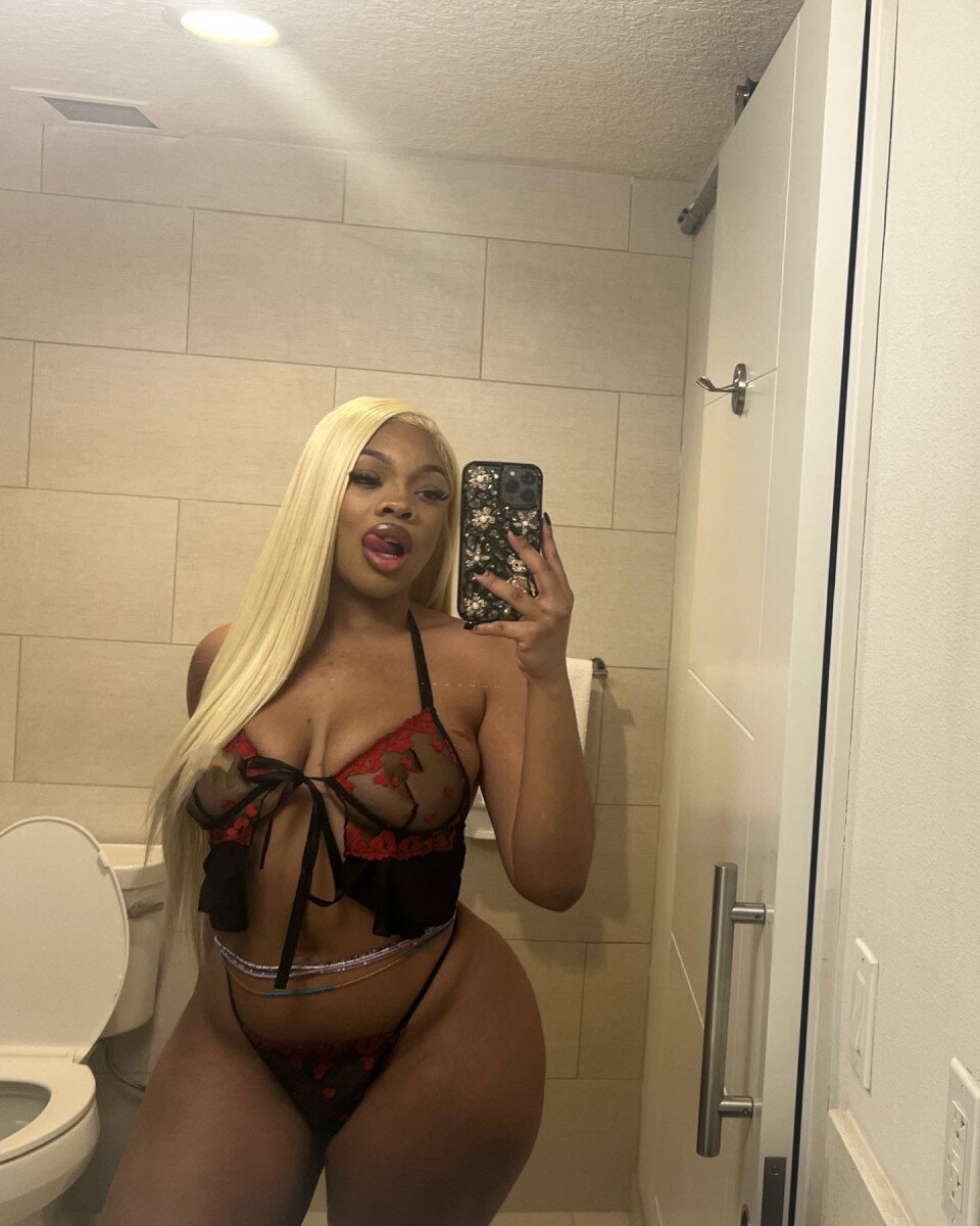 Roxyxdream (@roxyxdream), OnlyFans creator
