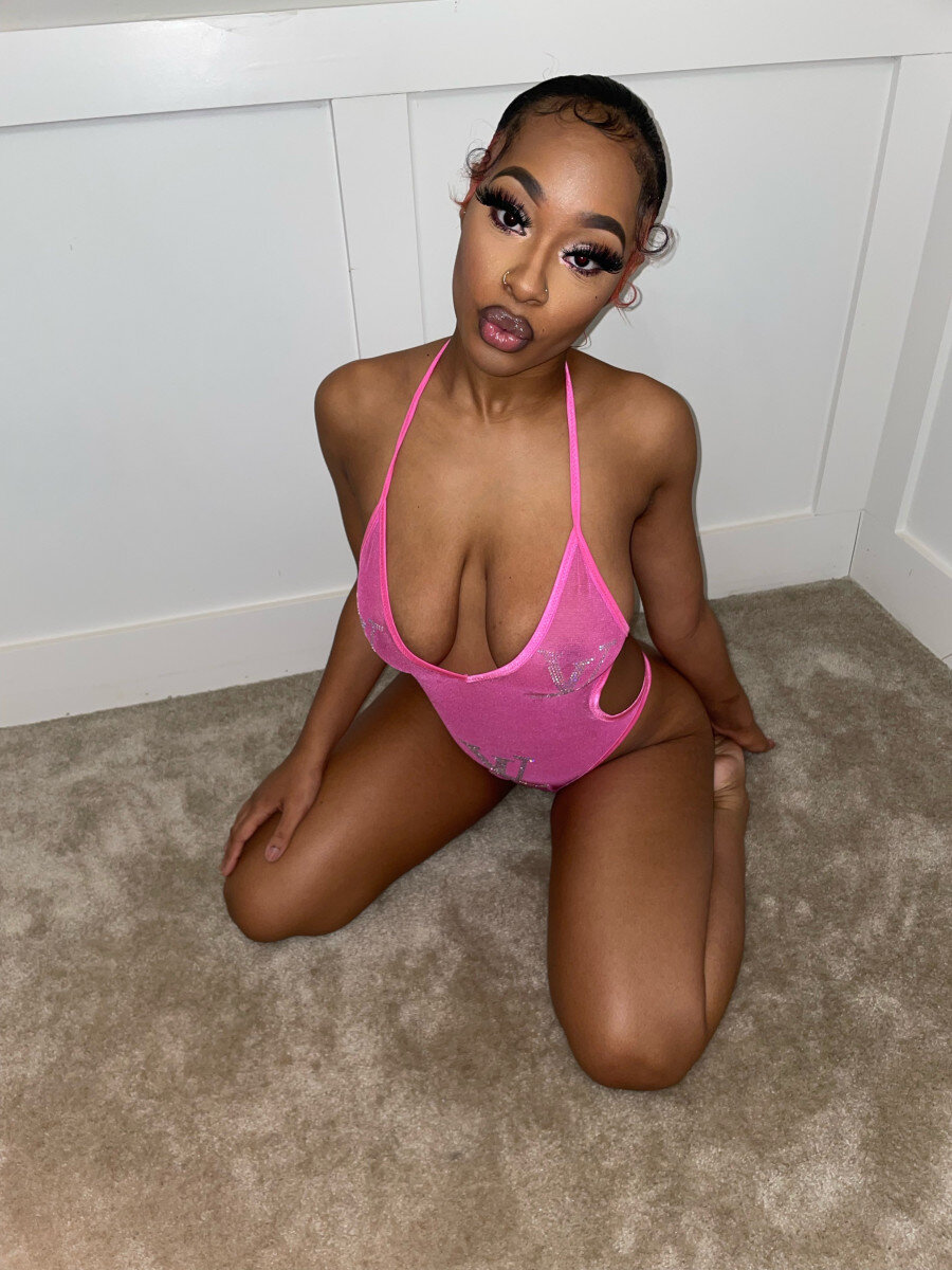 Royaleeeeee (@royaleeeeee), OnlyFans creator