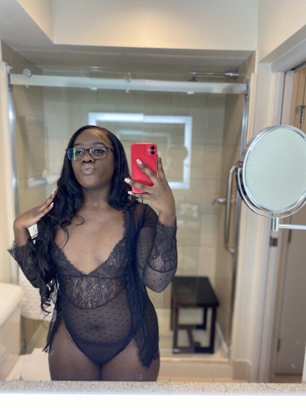 Royliaaloves (@royliaaloves), OnlyFans creator