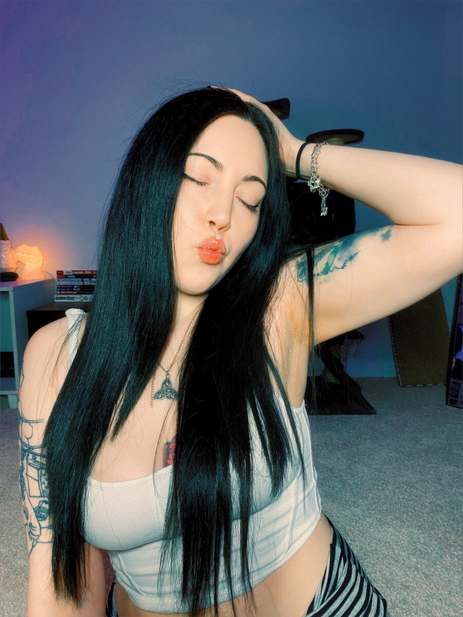 Rueeruee (@rueeruee), OnlyFans creator