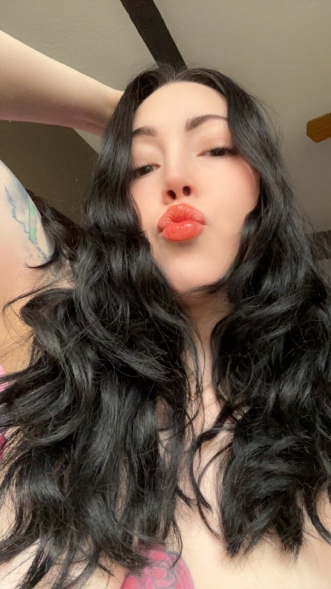 Ruemew (@ruemew), OnlyFans creator