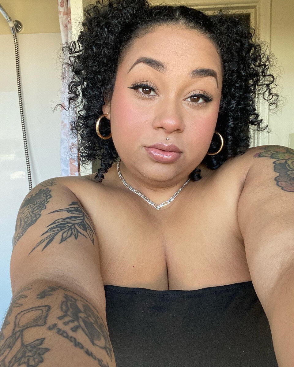 Sabrinamilkshakes (@sabrinamilkshakes), OnlyFans creator