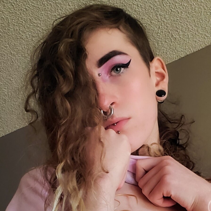 Safetypinup (@safety_pinup), OnlyFans creator