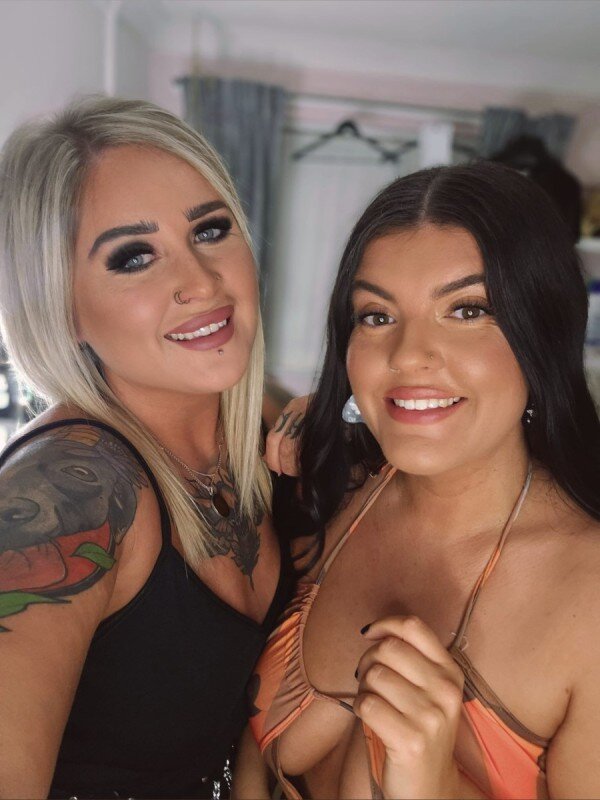 Sallyandjasmine (@sallyandjasmine), OnlyFans creator