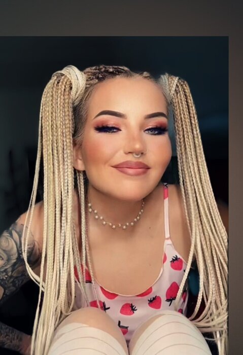 Saltybabyvivien (@saltybabyvivien), OnlyFans creator