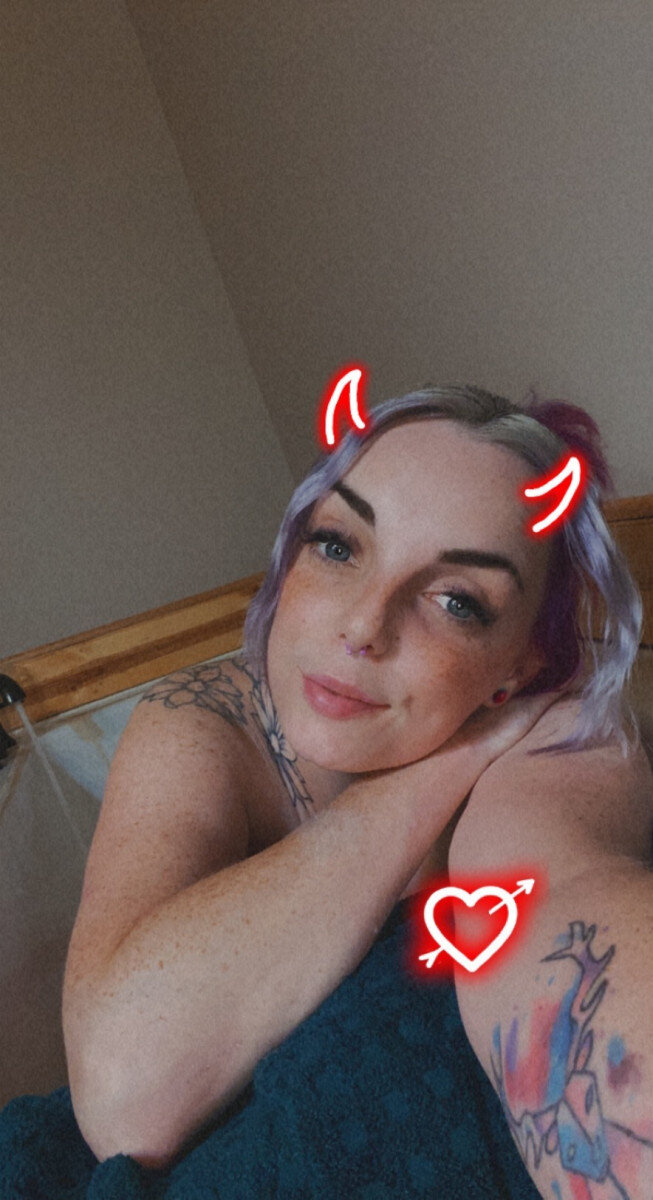 Saltybutsweet13 (@saltybutsweet13), OnlyFans creator