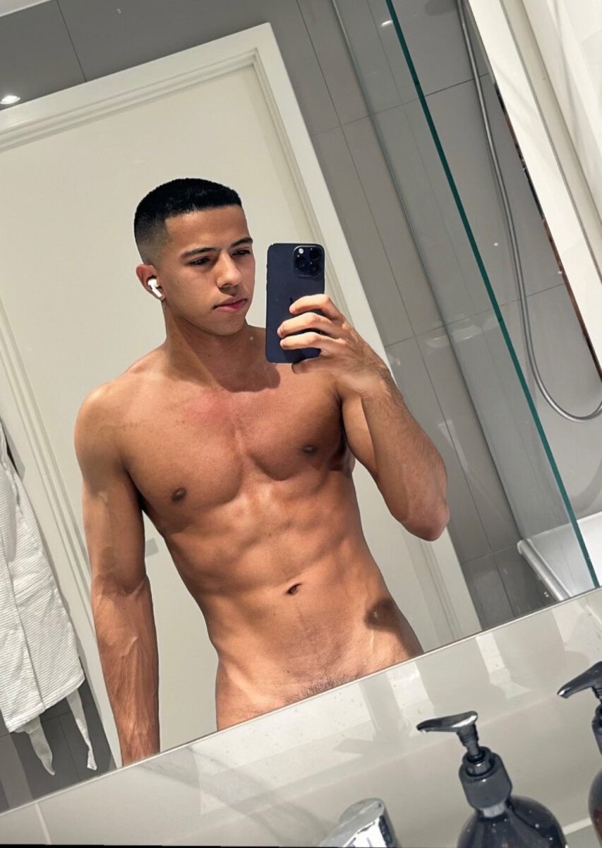 Santhelatin (@santhelatin), OnlyFans creator