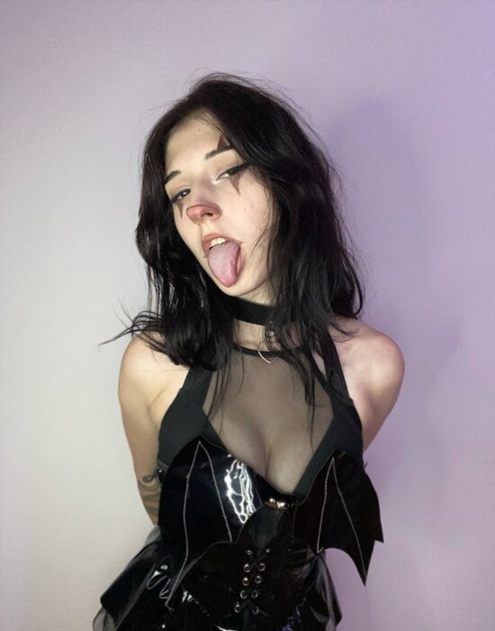 Sarahthedomi (@sarahthedomi), OnlyFans creator