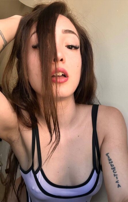 Sara (@sarakensington), OnlyFans creator