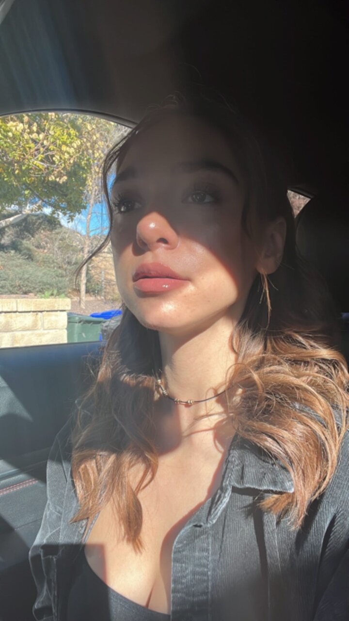 Sara (@saraluvv), OnlyFans creator