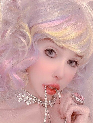 Sarinavalentina (@sarinavalentina), OnlyFans creator