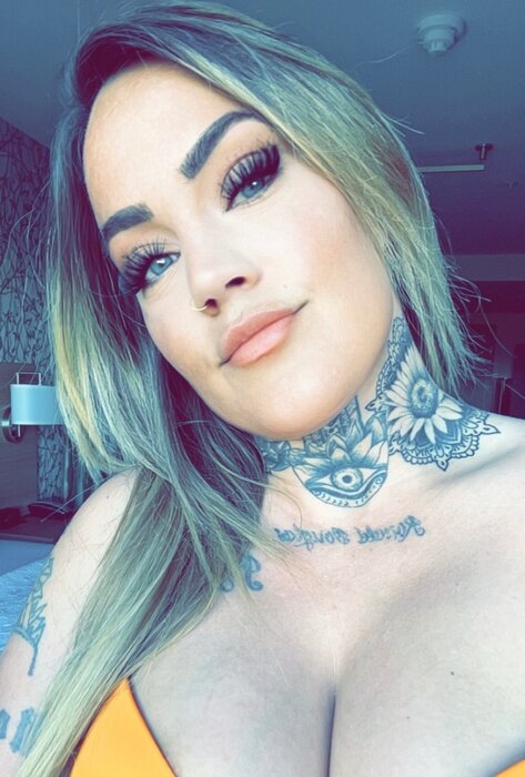 Sashaamorous (@sashaamorous), OnlyFans creator