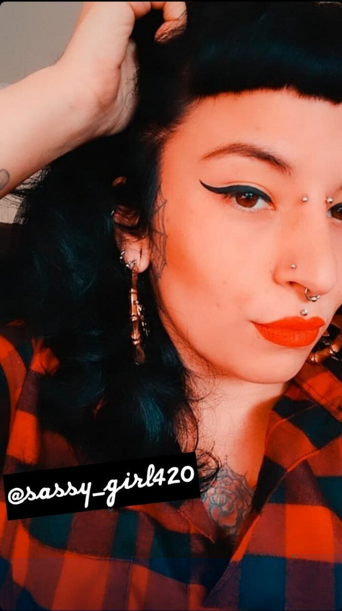 Sassygirl420 (@sassy_girl420), OnlyFans creator