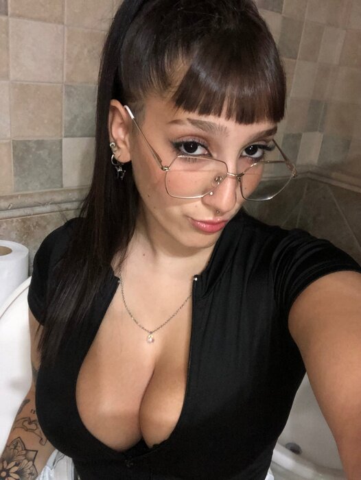 Sasha (@sassyfoxy3), OnlyFans creator