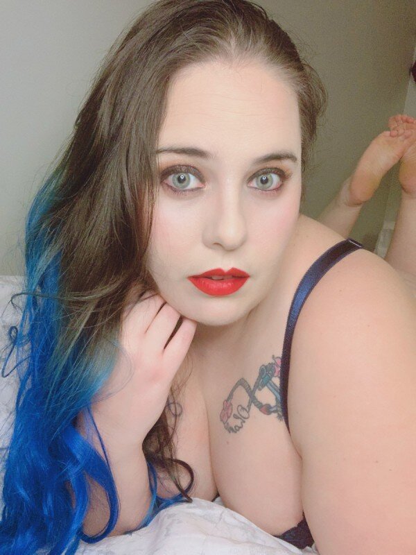 Sassylucy1990 (@sassylucy1990), OnlyFans creator