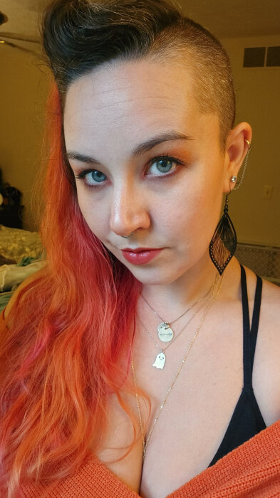 Bea (@satanicfruit-loops), OnlyFans creator
