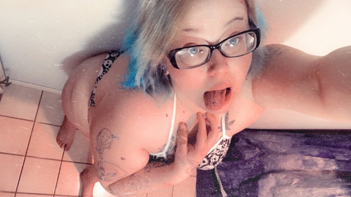Savysxxxsunset (@savysxxxsunset), OnlyFans creator