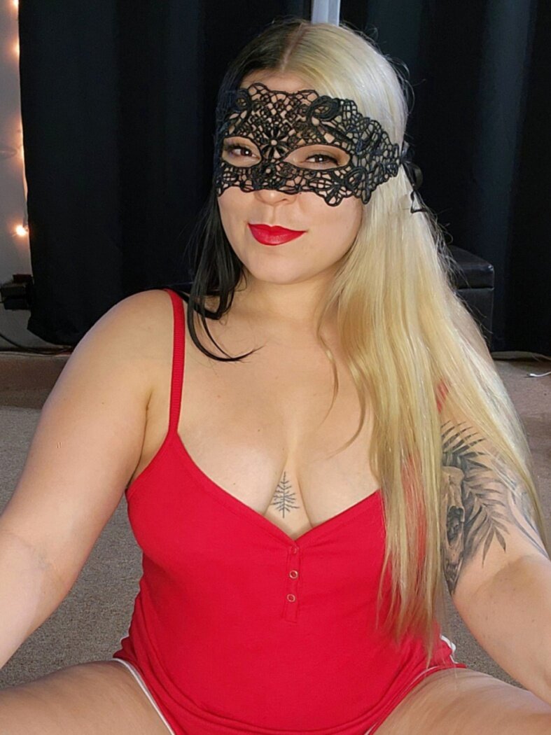 Scarlett99jones (@scarlett99jones), OnlyFans creator