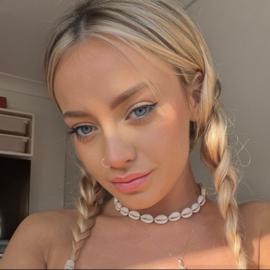 Scarlettmayellis (@scarlettmayellis), OnlyFans creator