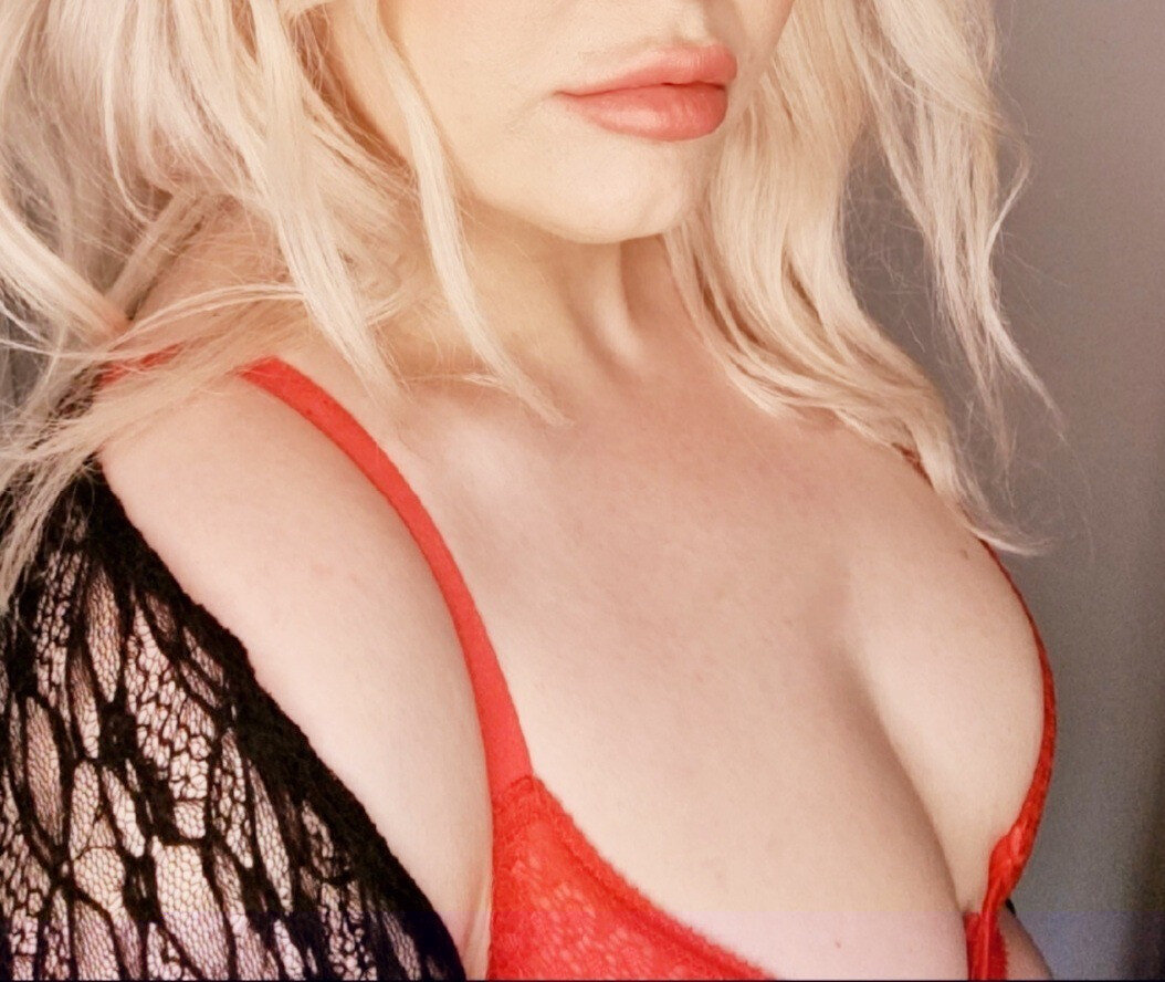Scarlettsucks (@scarlettsucks), OnlyFans creator