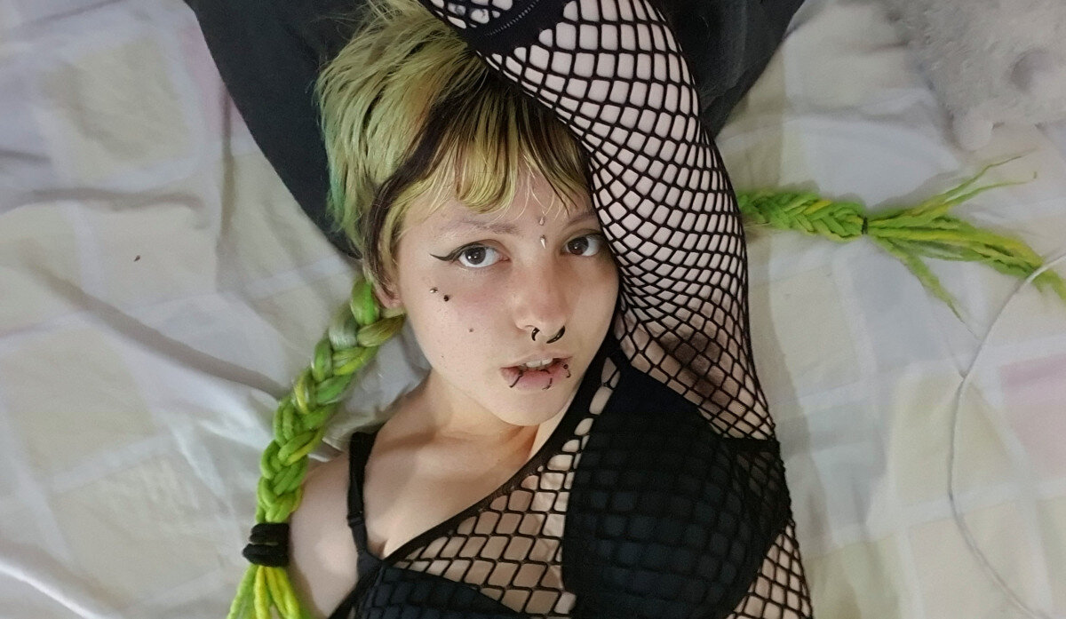 Semitattooedgoth (@semitattooedgoth), OnlyFans creator