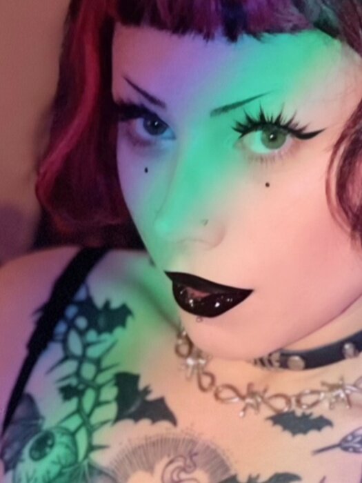 Serafinascreamx (@serafinascreamx), OnlyFans creator