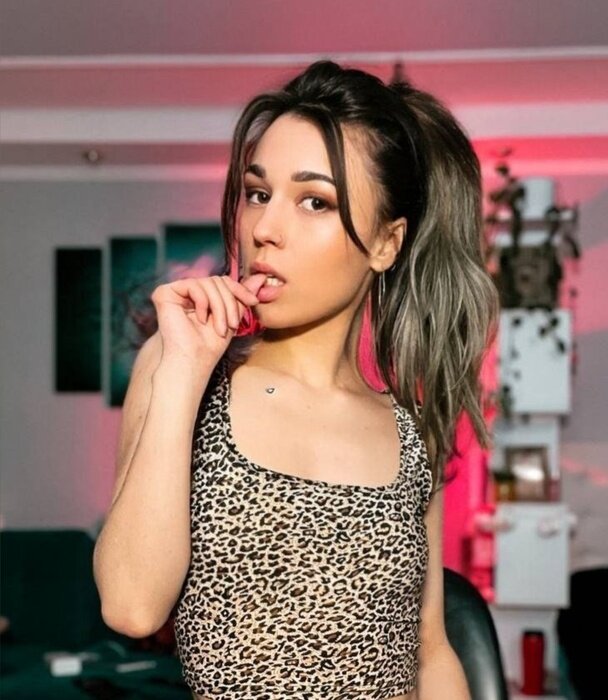 Serenashine (@serena_shine), OnlyFans creator