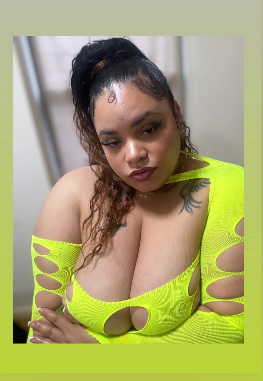 Sexyasssarah (@sexyass_sarah), OnlyFans creator