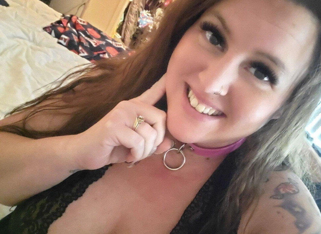Sexybarberswife (@sexybarberswife), OnlyFans creator