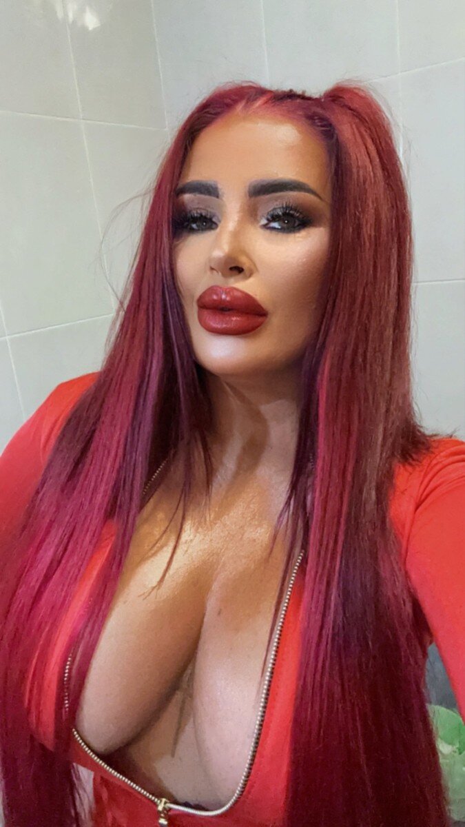 Sexybeeea (@sexybeeea), OnlyFans creator