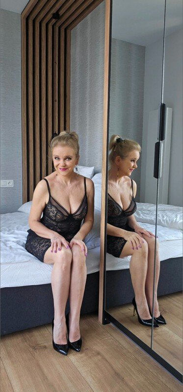 Sexyjennyeu (@sexyjennyeu), OnlyFans creator