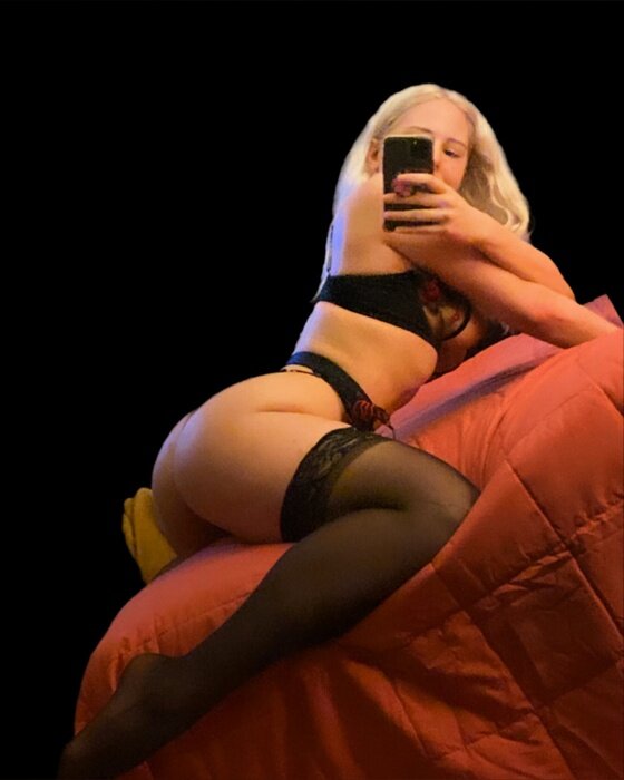 Sexykalibarbie (@sexykalibarbie), OnlyFans creator