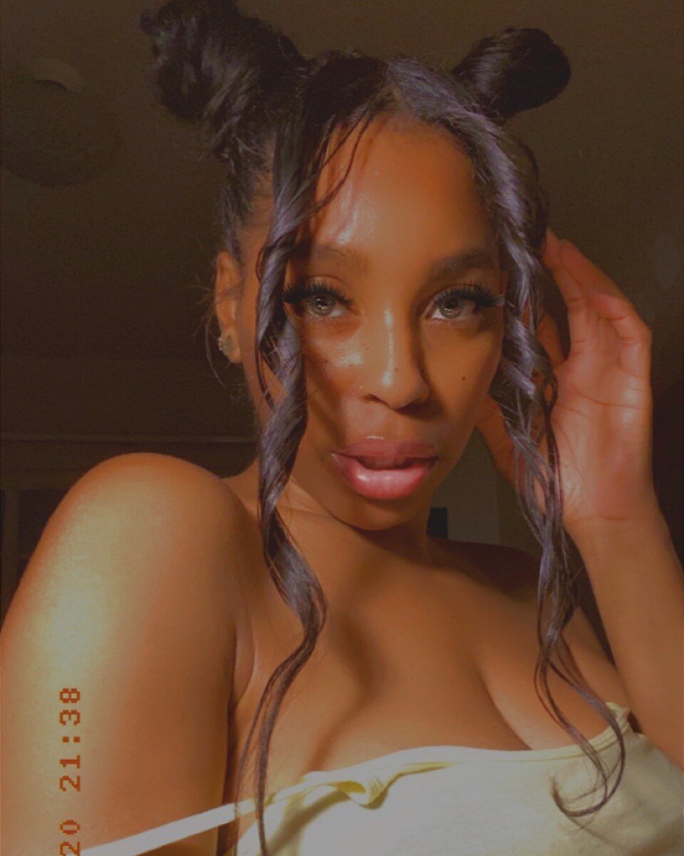 Shacrisiaa (@shacrisiaa), OnlyFans creator