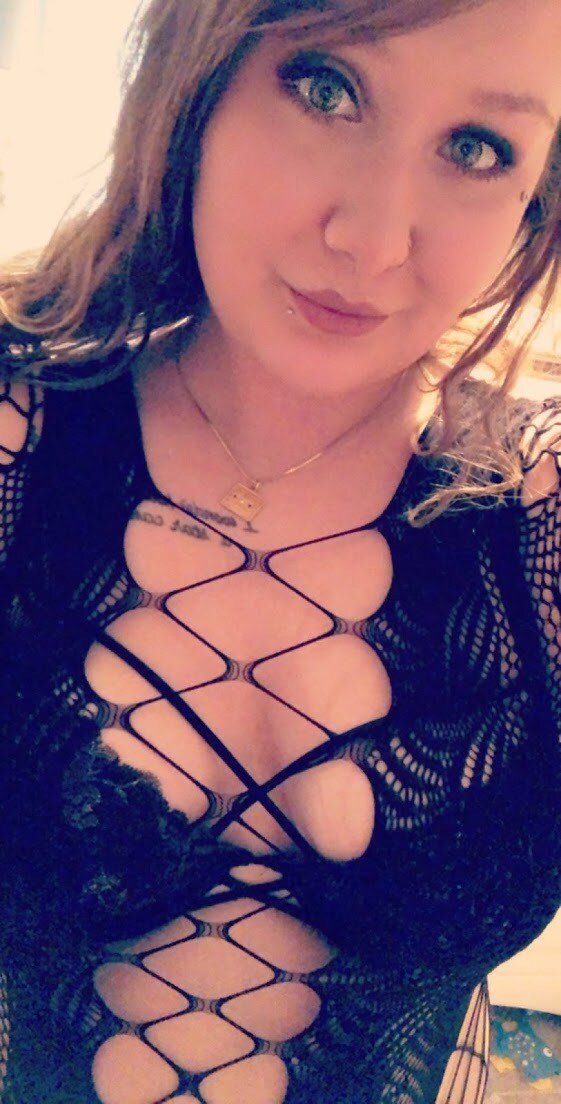 Shelivestoplease (@shelivestoplease), OnlyFans creator