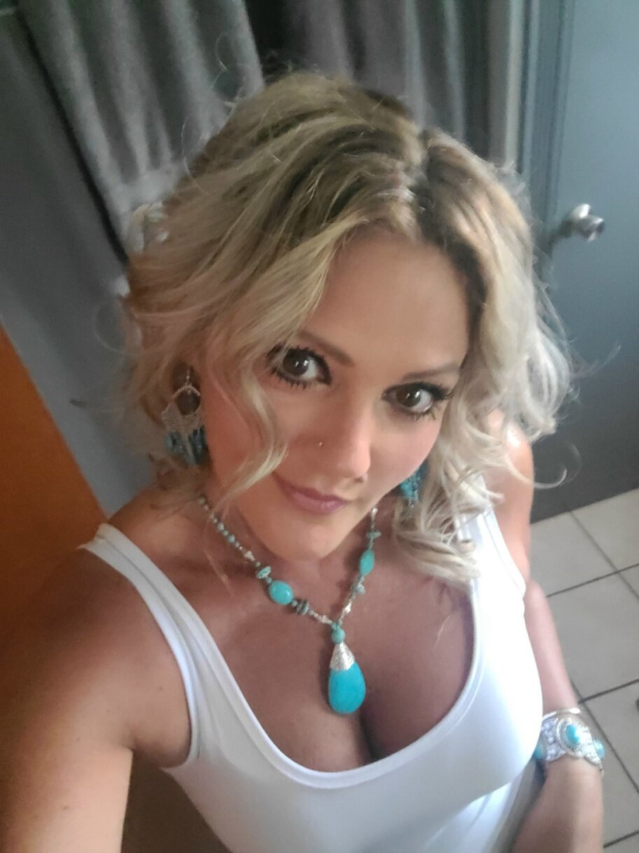 Shellbell69 (@shellbell69), OnlyFans creator