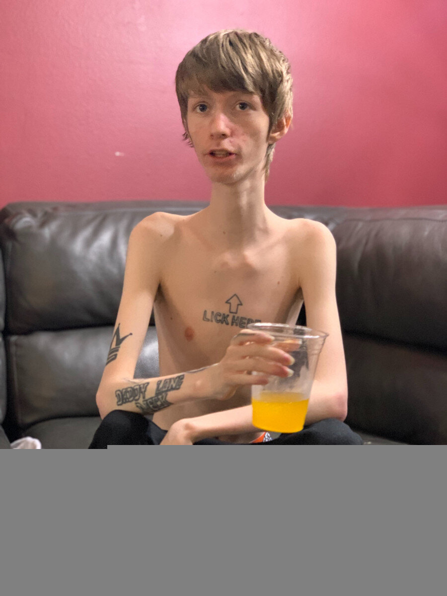 Shelovestheneck (@shelovestheneck), OnlyFans creator