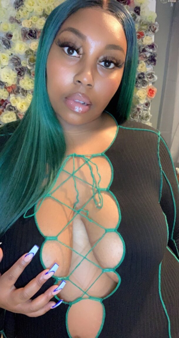Shelucky (@shelucky), OnlyFans creator