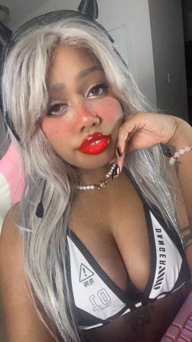 Shinyeeveecos (@shinyeeveecos), OnlyFans creator