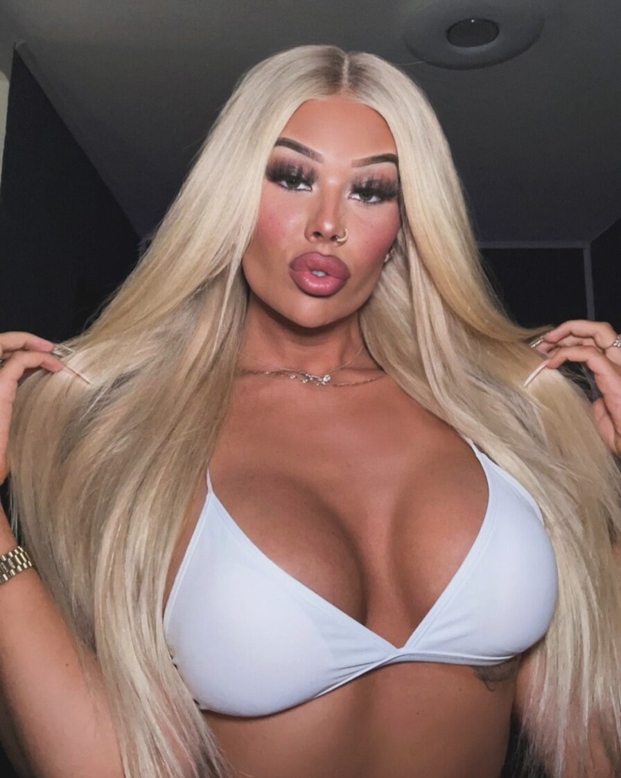 Shirinchristians (@shirin.christians), OnlyFans creator