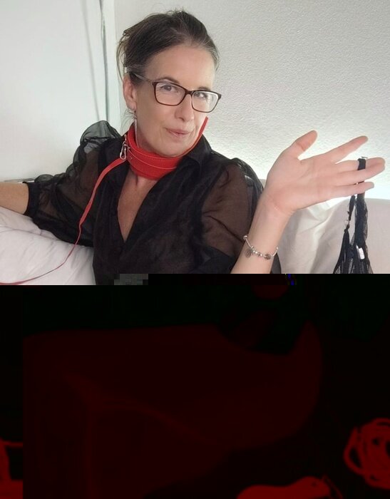 Shylibrarianuk (@shylibrarianuk), OnlyFans creator