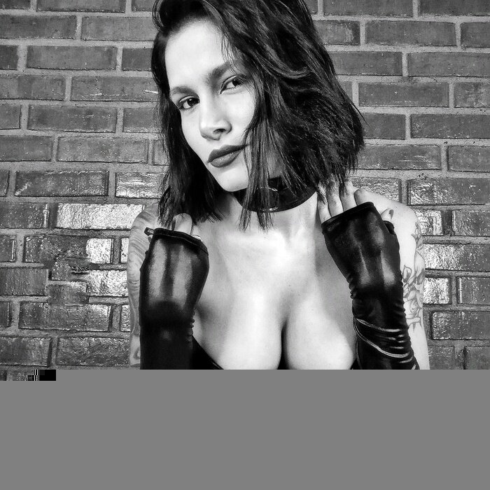 Silkyjulie (@silkyjulie), OnlyFans creator