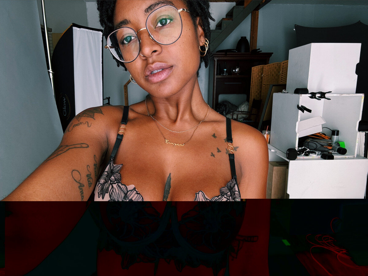 Simplyronyea (@simplyronyea), OnlyFans creator