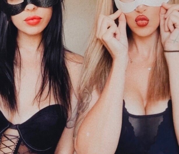 Sinistersistersofsoflo (@sinistersisters_of_soflo), OnlyFans creator