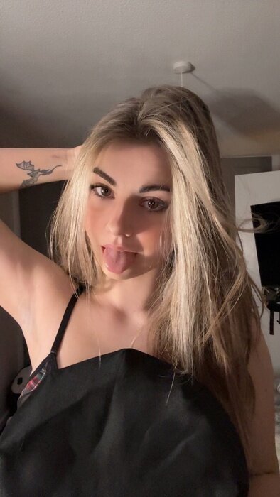 Skyepastapins (@skyepastapins), OnlyFans creator